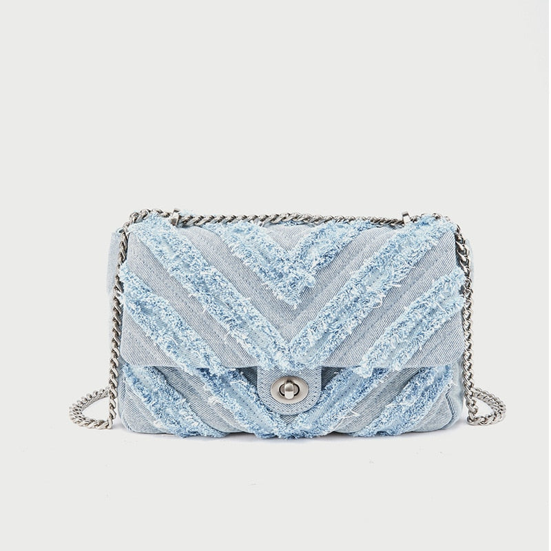 Bolso bandolera de mezclilla con cadena decorativa – VERANIA