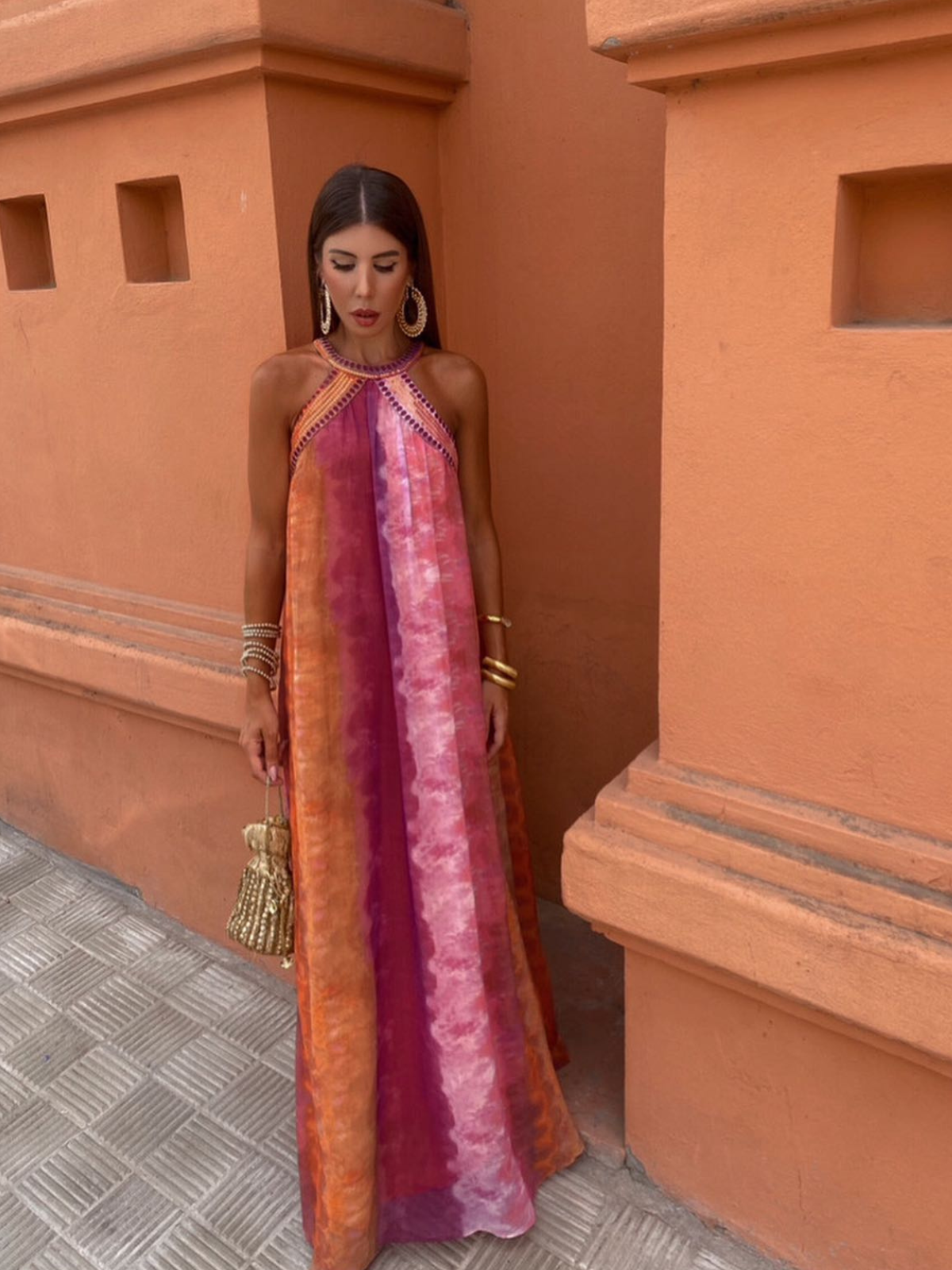 Vestido maxi de mujer con cuello halter y silueta fluida – MELIKE