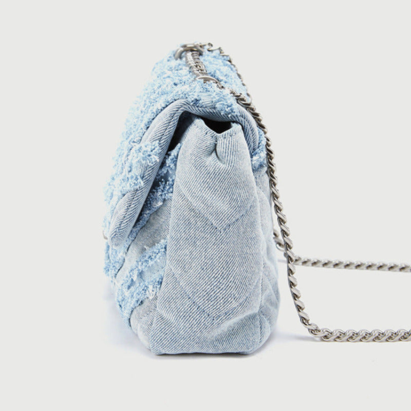 Bolso bandolera de mezclilla con cadena decorativa – VERANIA