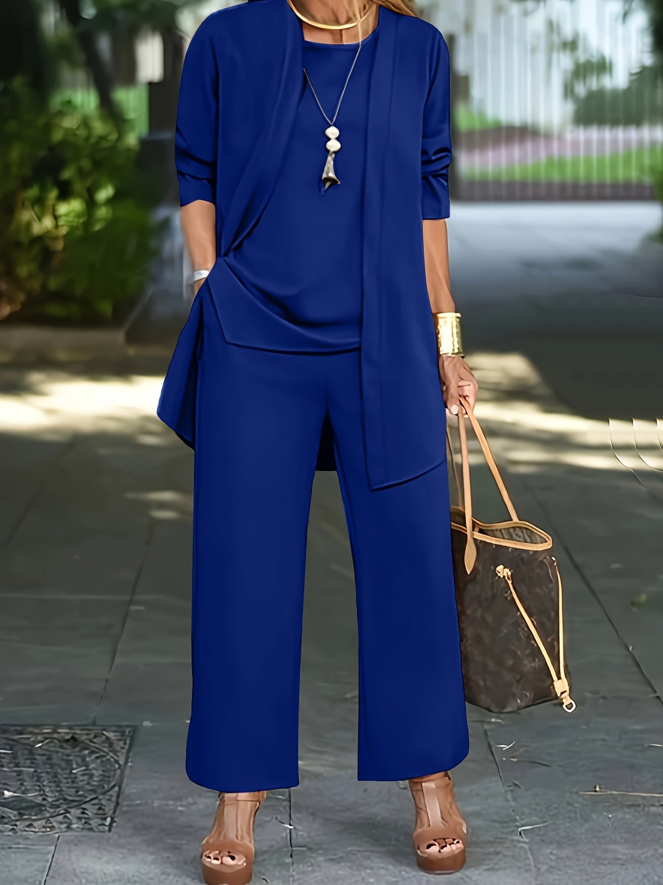 Conjunto chic de tres piezas con blazer, top y pantalón – LAYARA