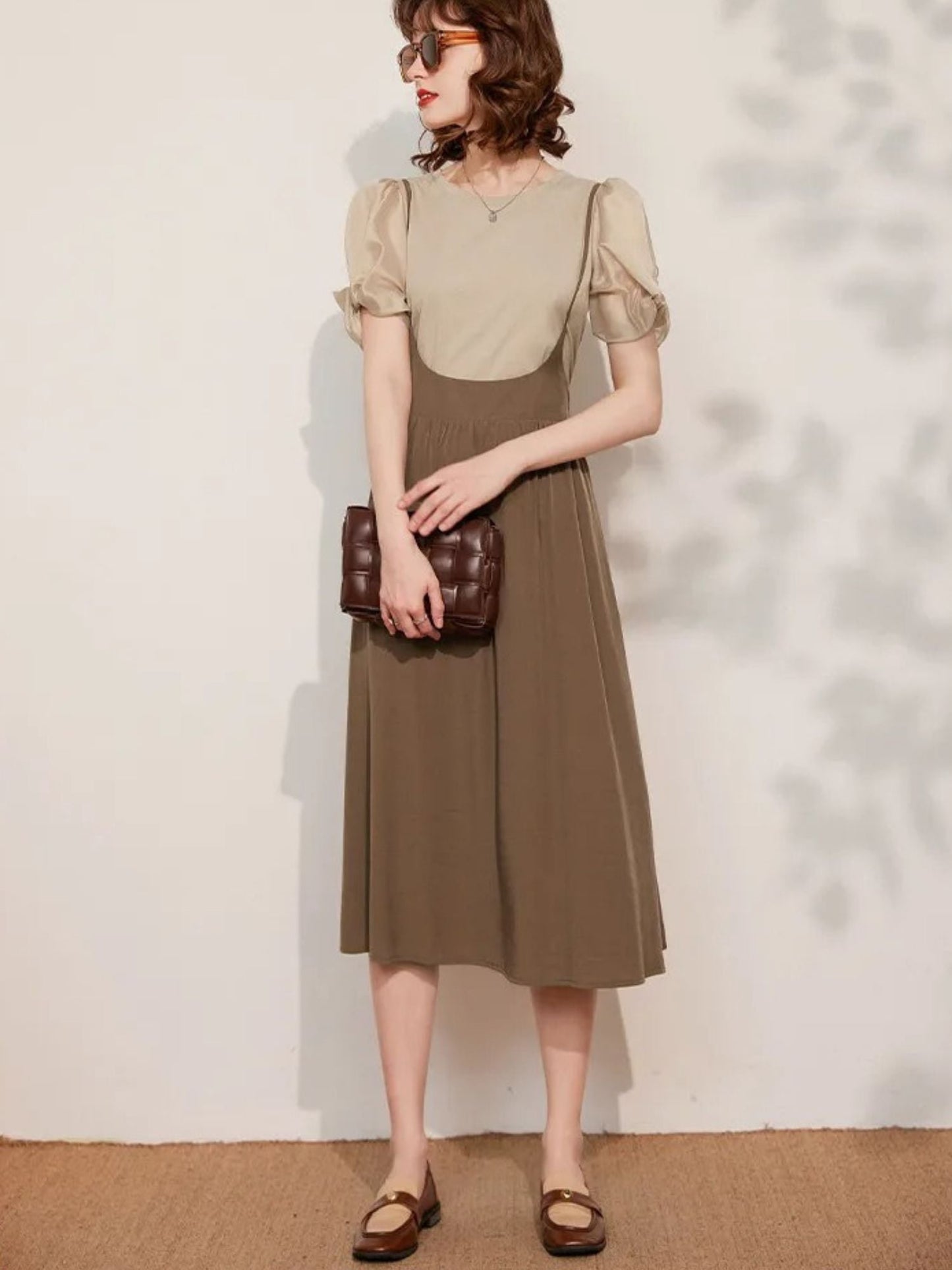 Conjunto de top con mangas abullonadas y falda midi – LIDIA