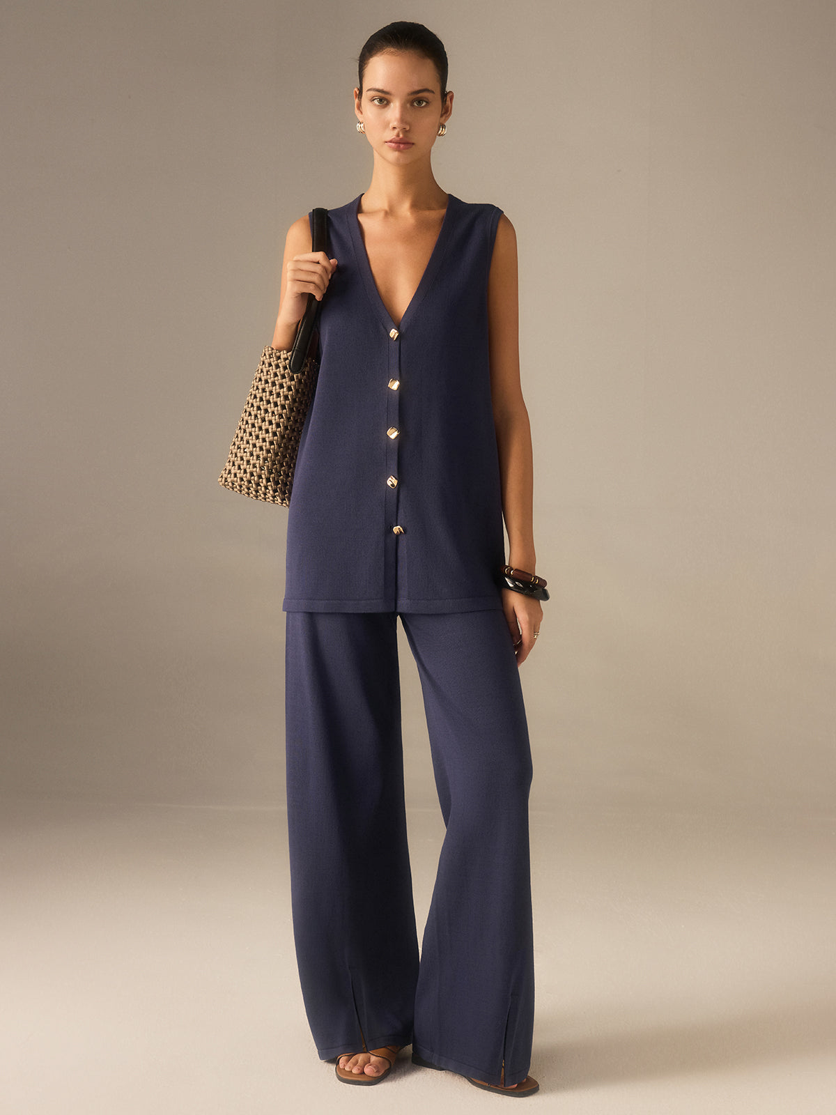 Conjunto de chaleco de punto con botones dorados y pantalones de pierna ancha – LUMINA