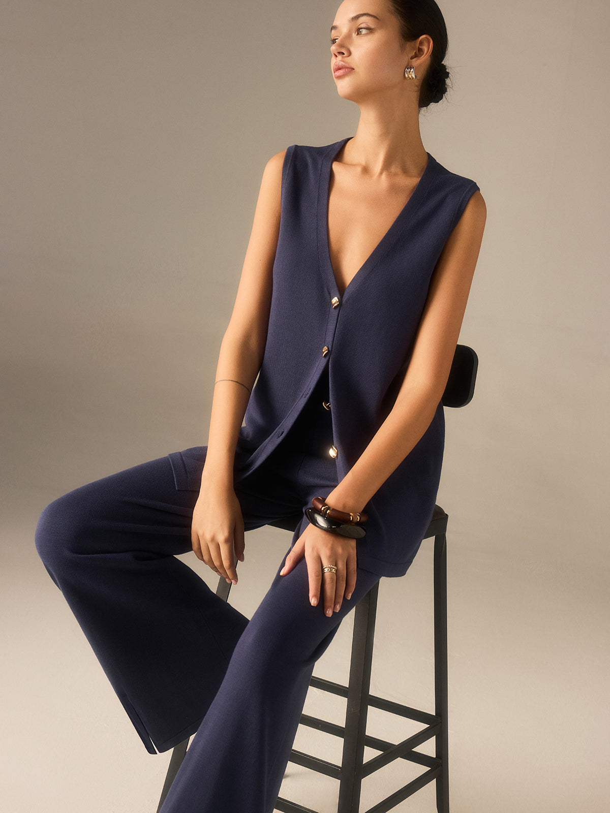 Conjunto de chaleco de punto con botones dorados y pantalones de pierna ancha – LUMINA