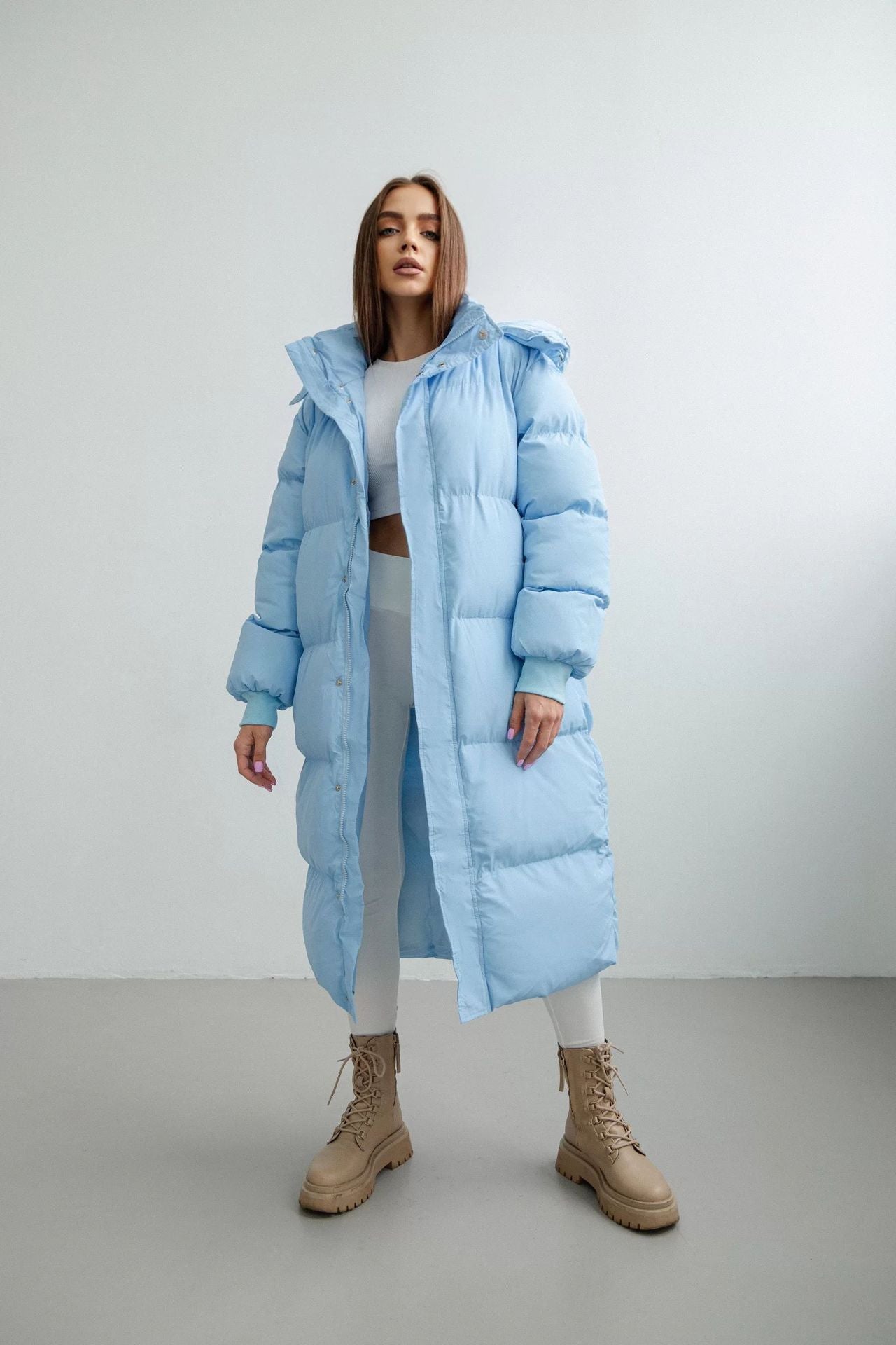 Abrigo largo acolchado oversize para mujer con capucha – VELANNA