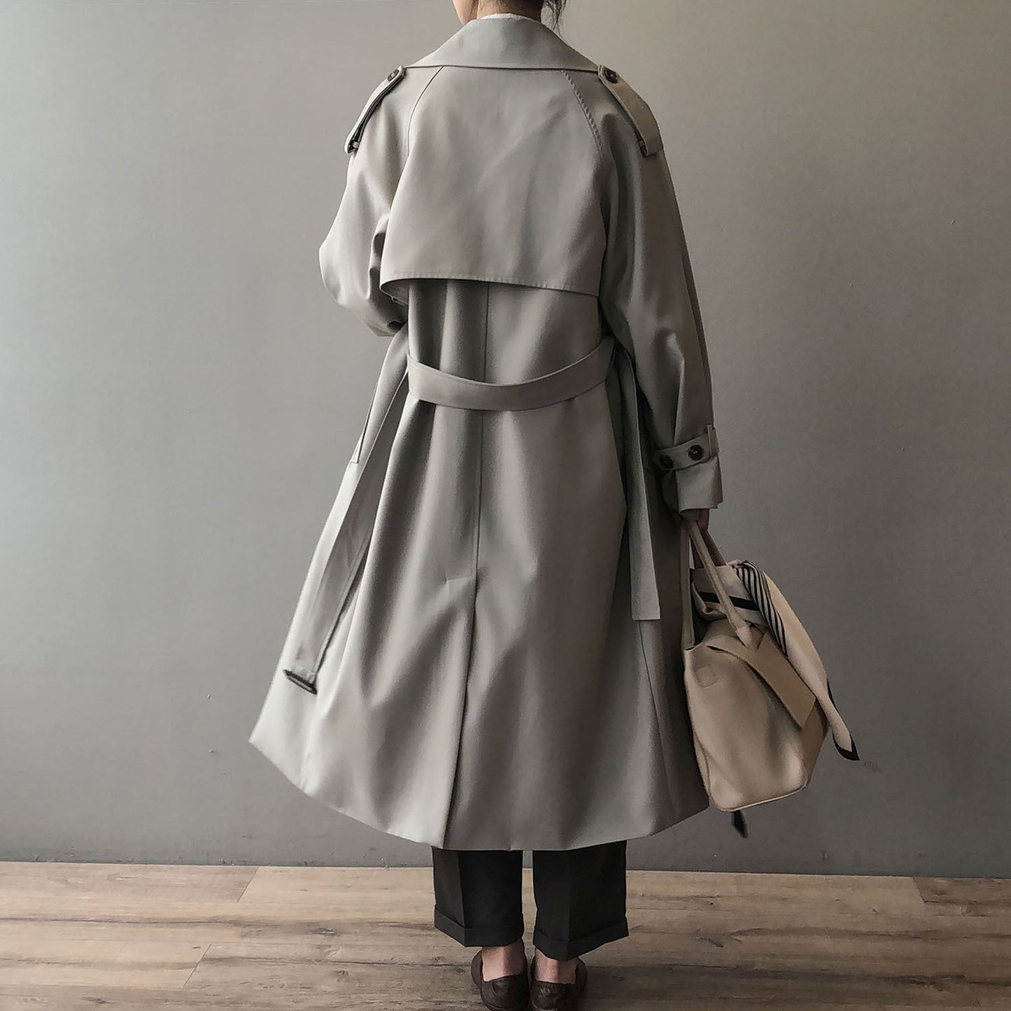 JUNA - Gabardina moderna de doble botonadura para mujeres
