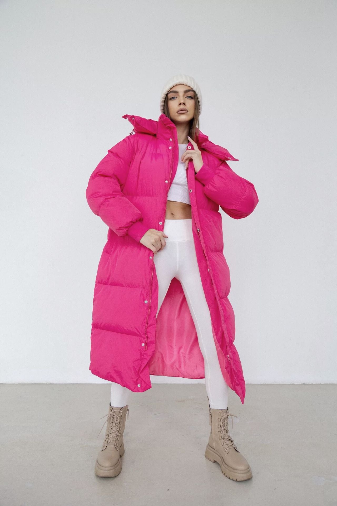 Abrigo largo acolchado oversize para mujer con capucha – VELANNA