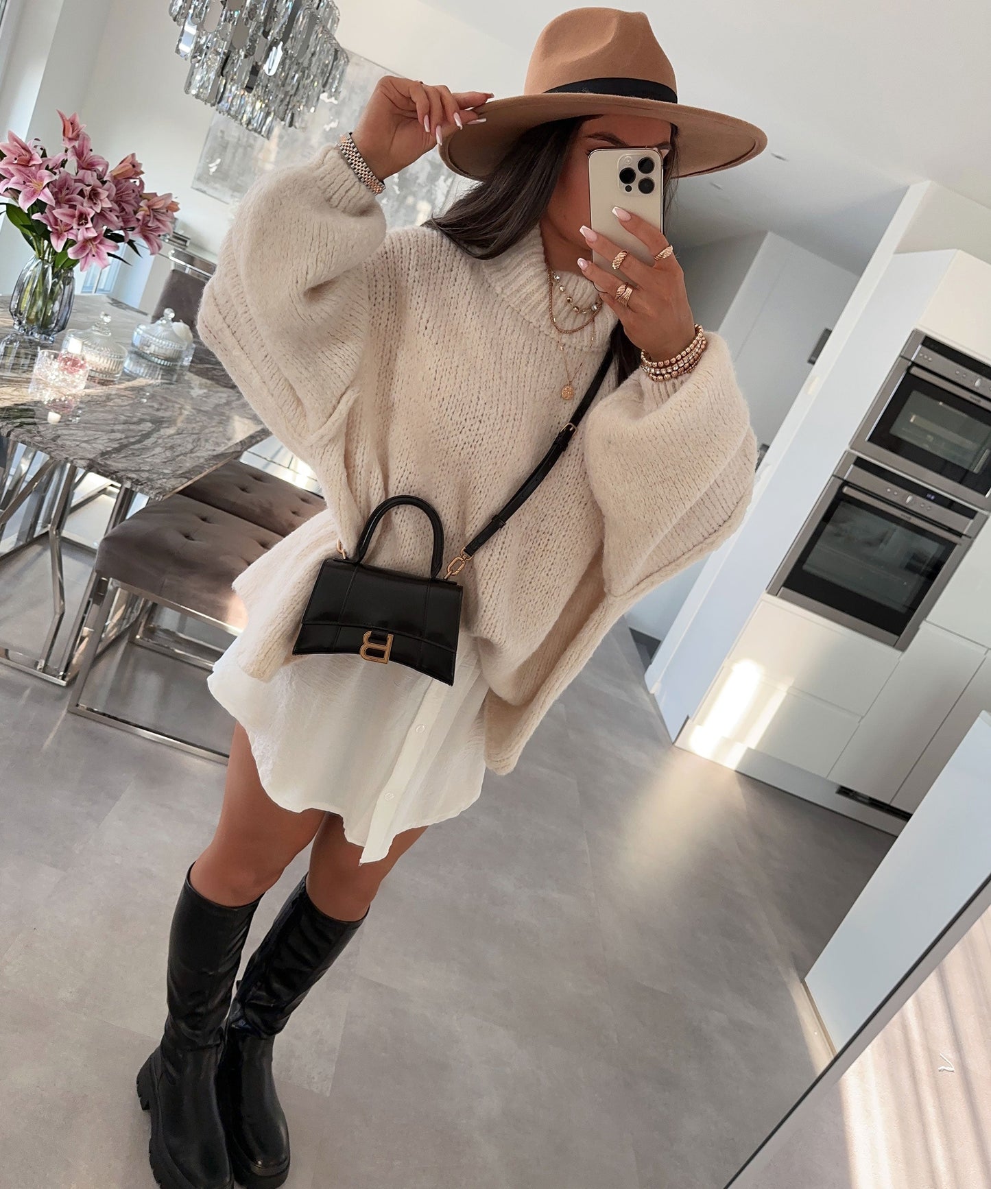 Suéter oversize de mujer en color beige – NATELA