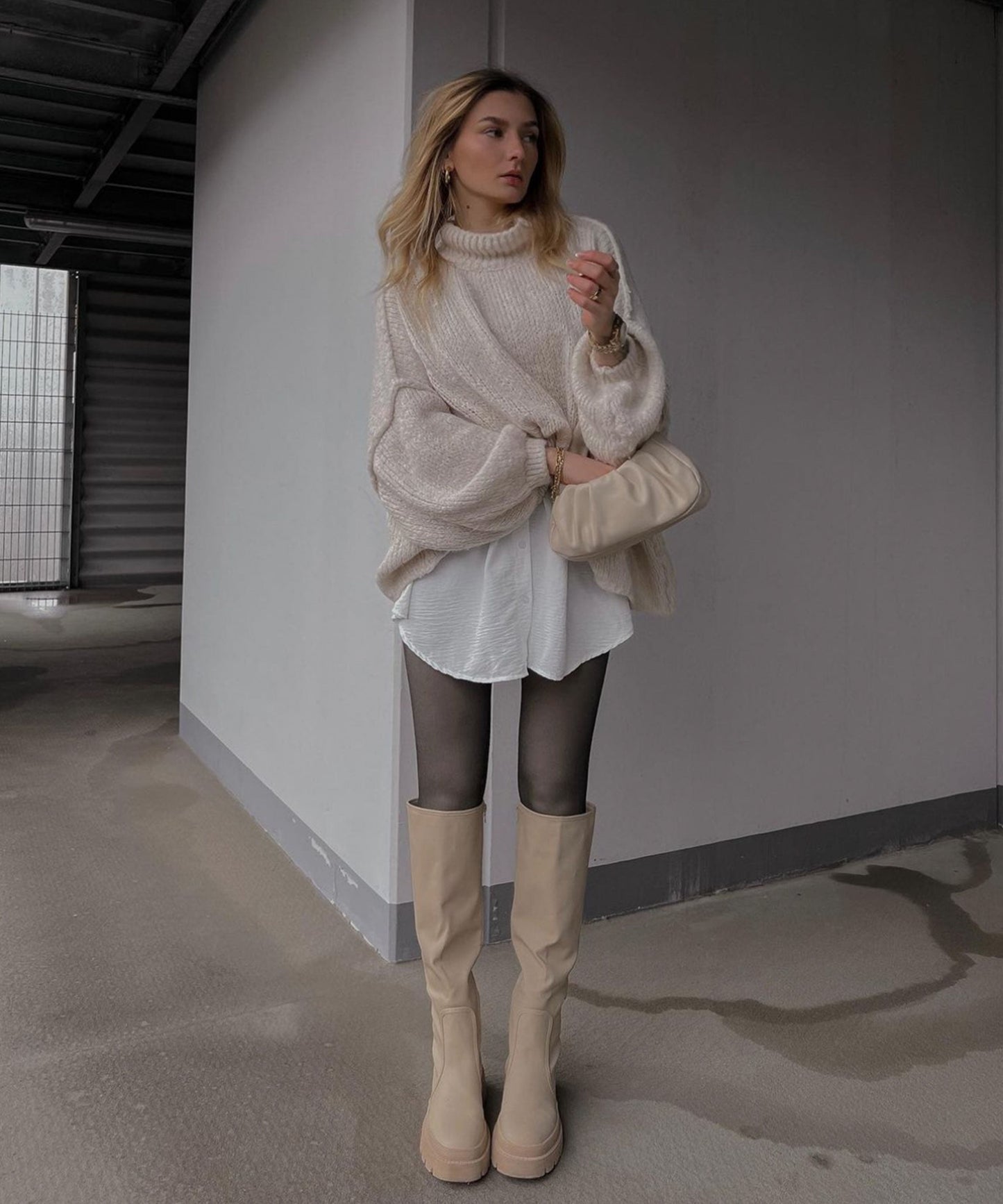 Suéter oversize de mujer en color beige – NATELA