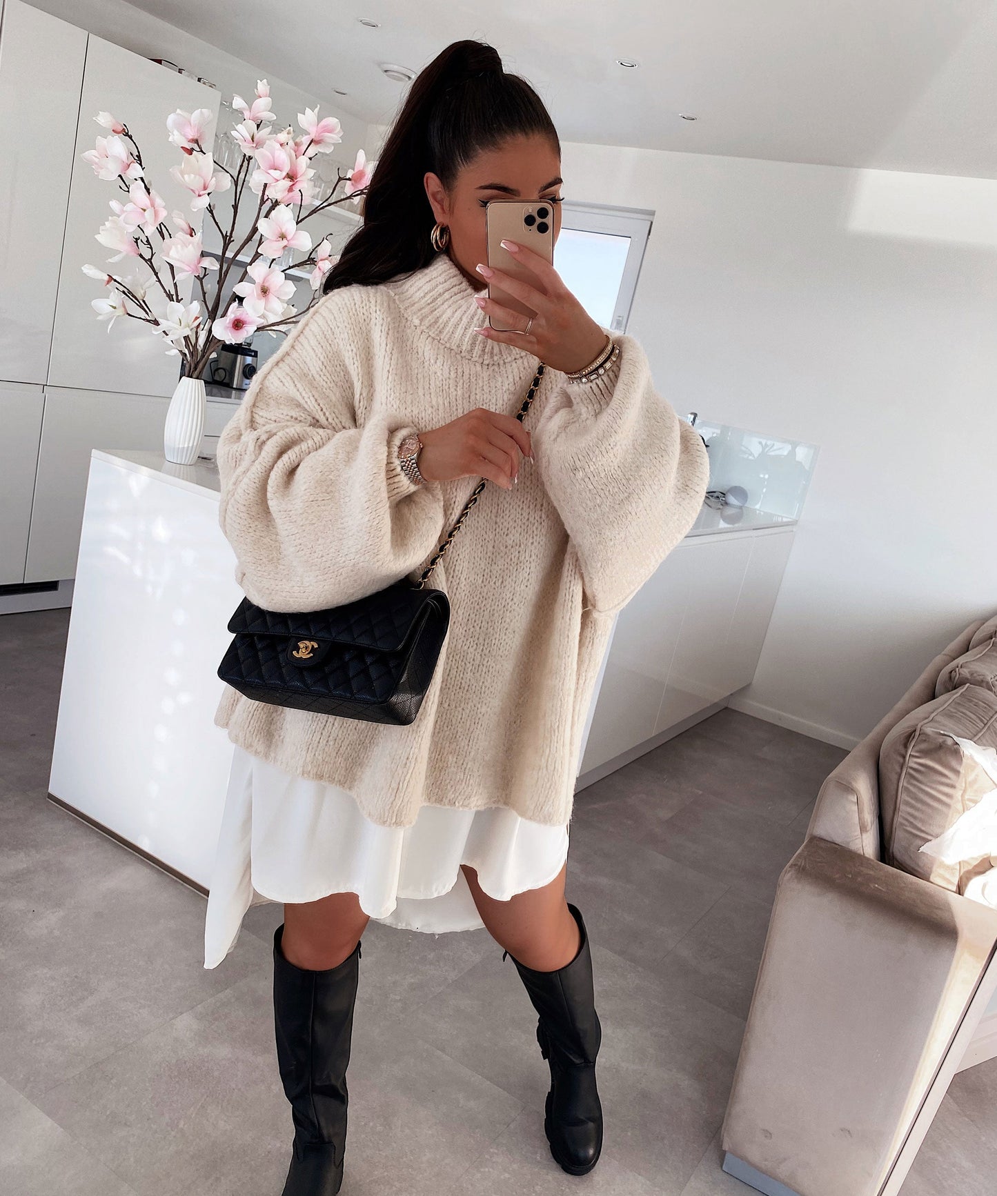 Suéter oversize de mujer en color beige – NATELA