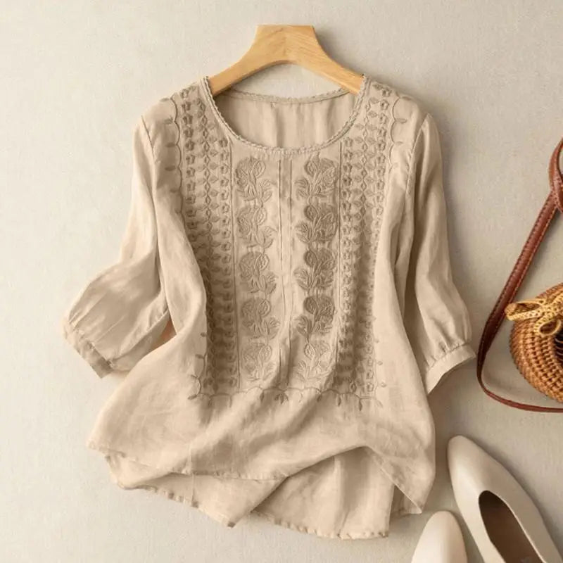 Blusa bordada fluida con diseño artesanal y estilo relajado – AURIA