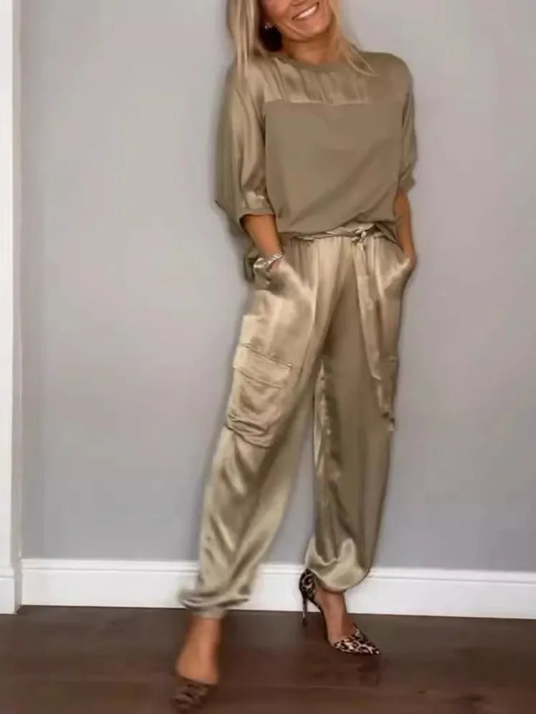 Conjunto satinado de dos piezas para mujer con top suelto y pantalón cargo – KALIA