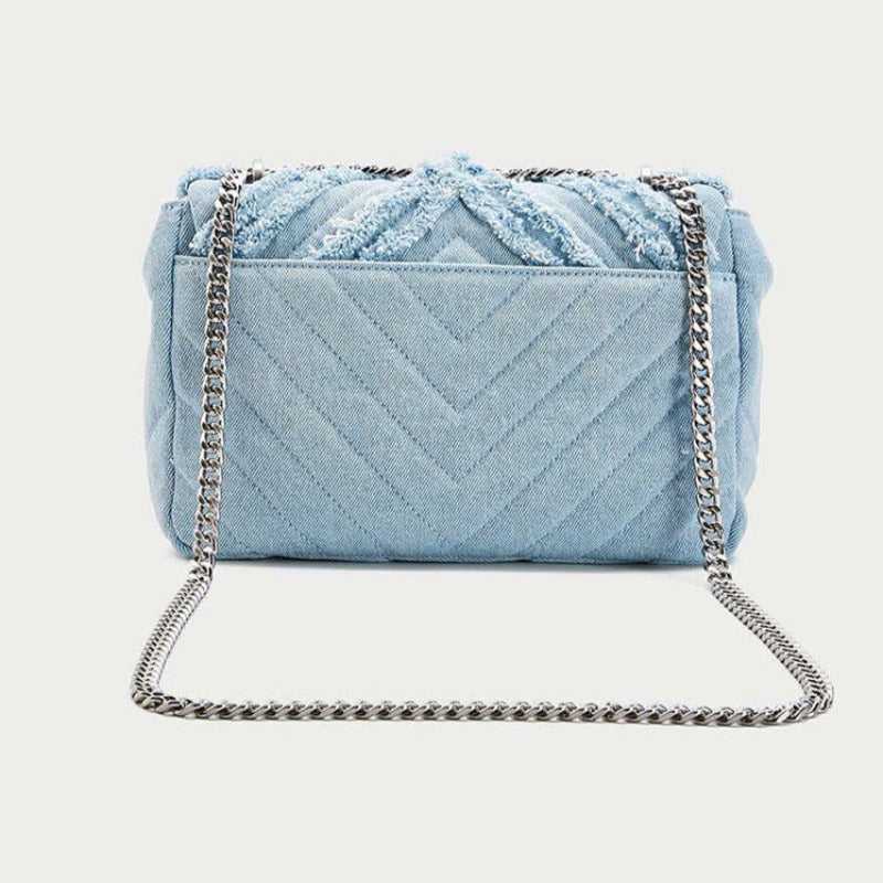 Bolso bandolera de mezclilla con cadena decorativa – VERANIA