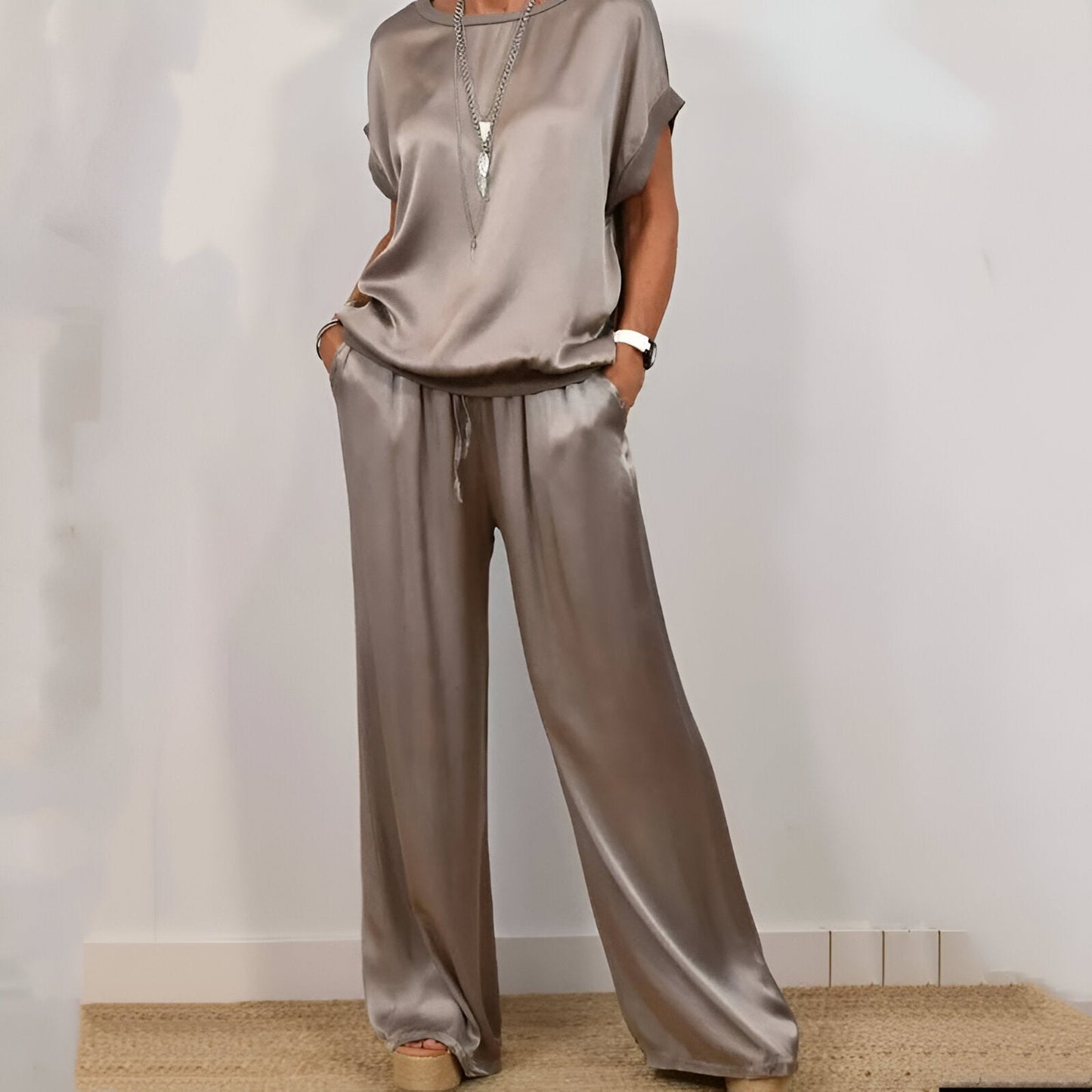 Conjunto satinado de dos piezas con top y pantalón – ZARELLE