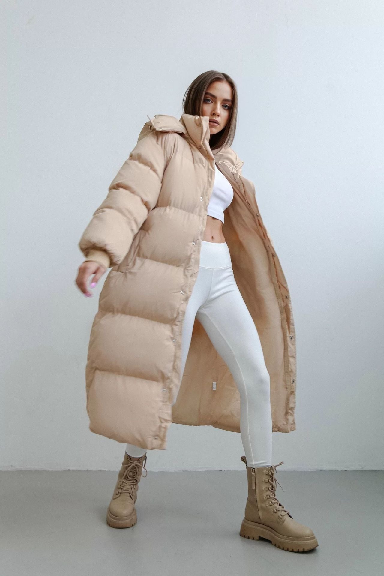 Abrigo largo acolchado oversize para mujer con capucha – VELANNA