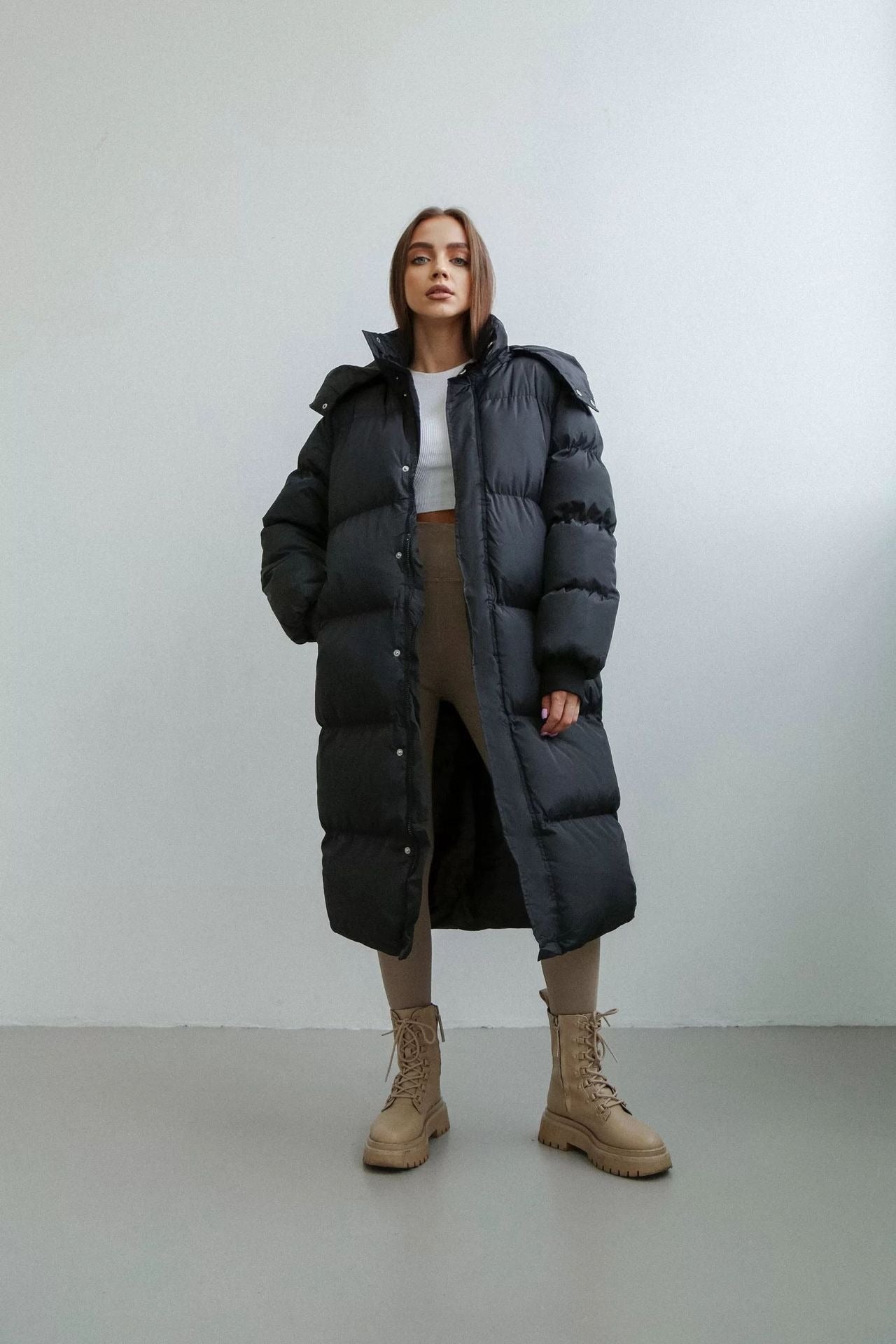 Abrigo largo acolchado oversize para mujer con capucha – VELANNA
