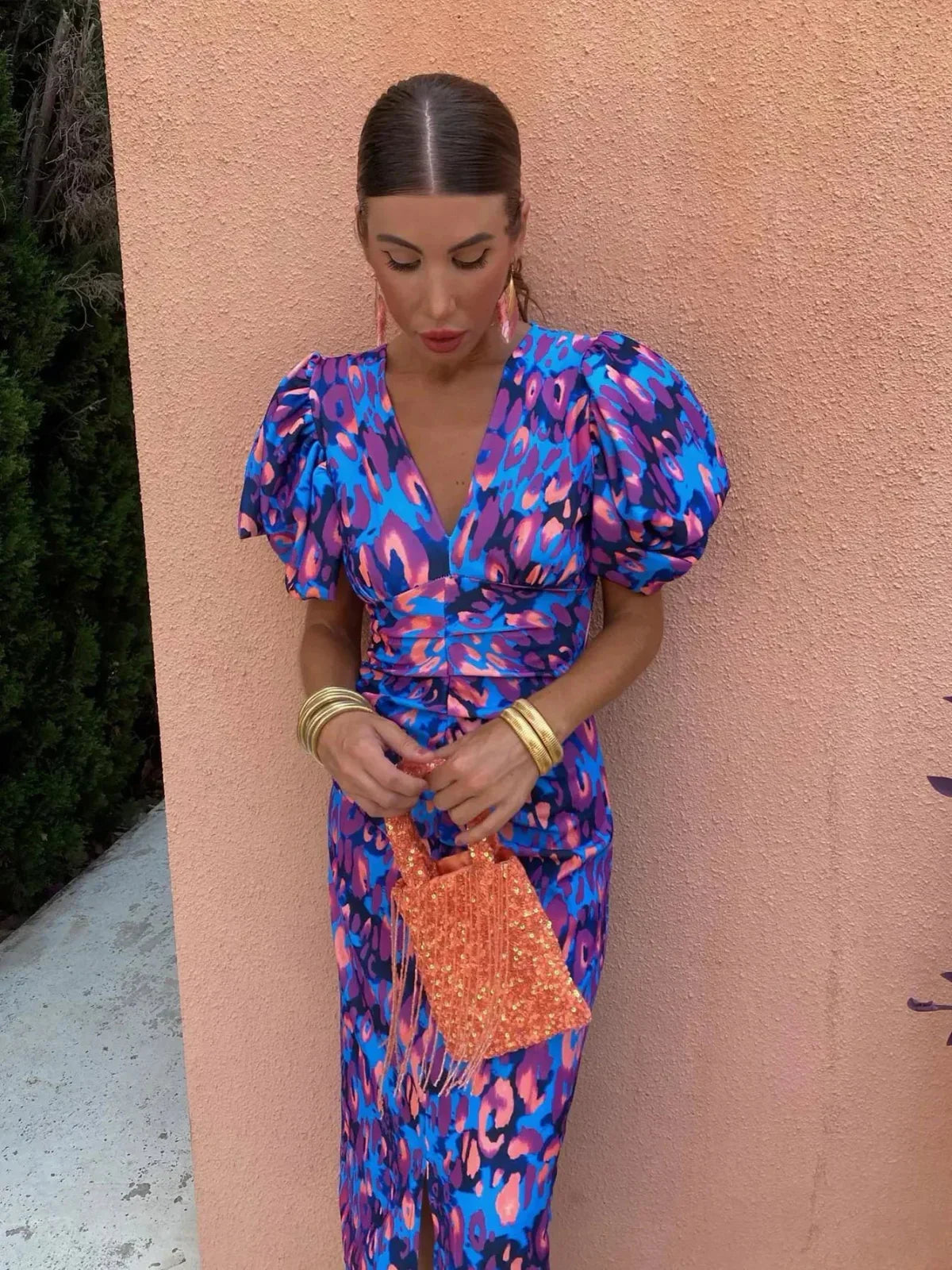 Vestido midi con mangas abullonadas y detalle cut-out para invitada – AYLA RAY