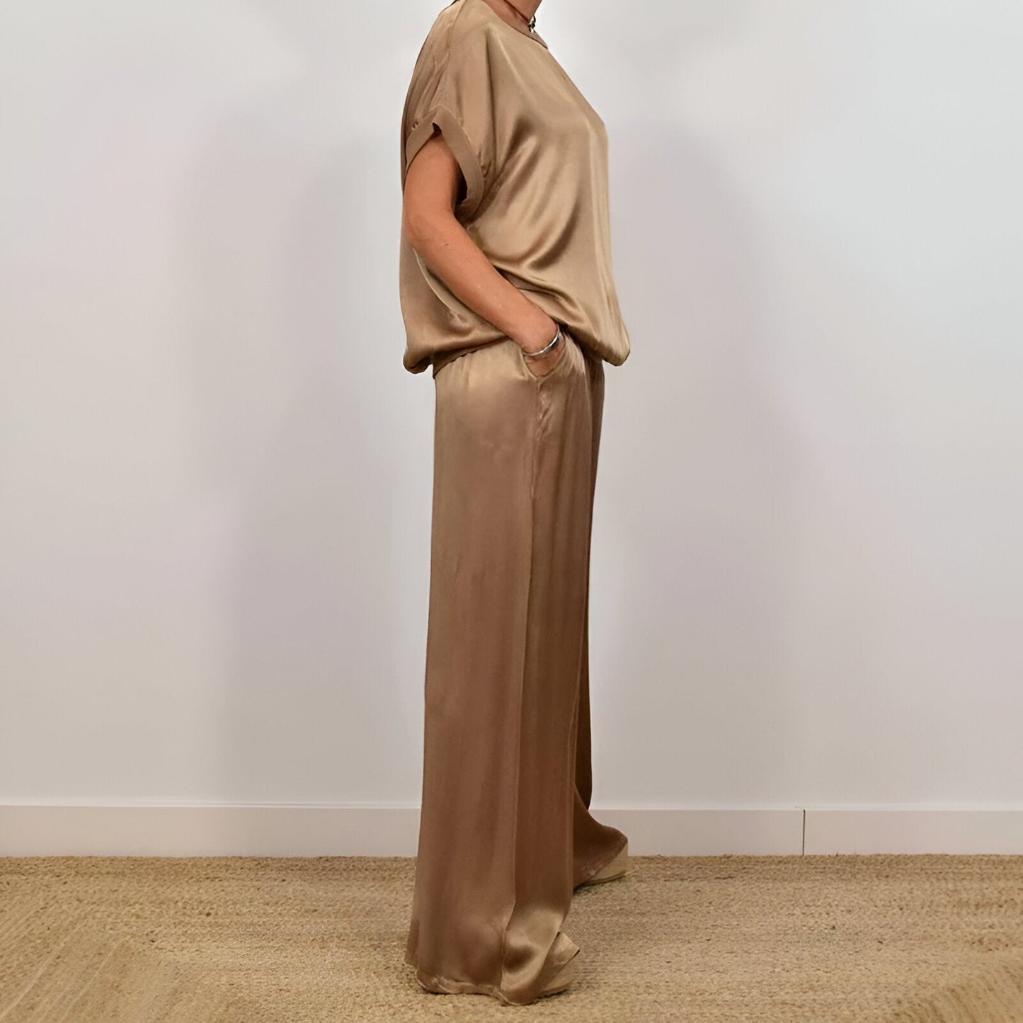Conjunto satinado de dos piezas con top y pantalón – ZARELLE