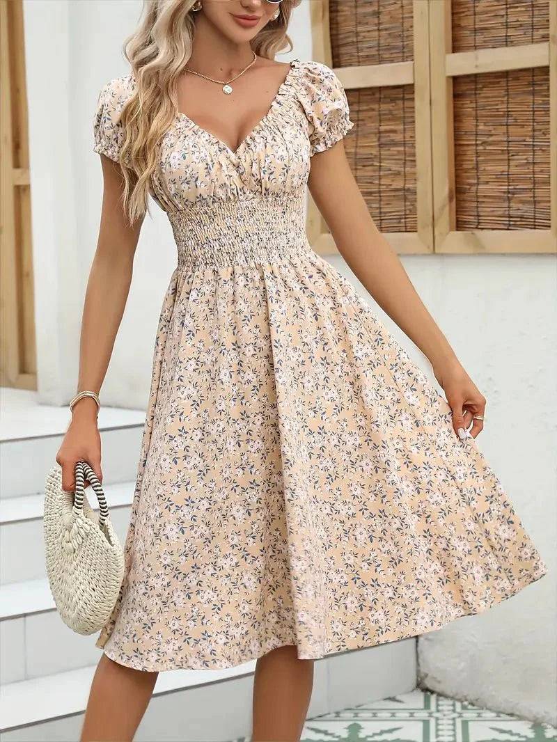 Vestido veraniego fruncido con diseño romántico y favorecedor – ÉLODINE