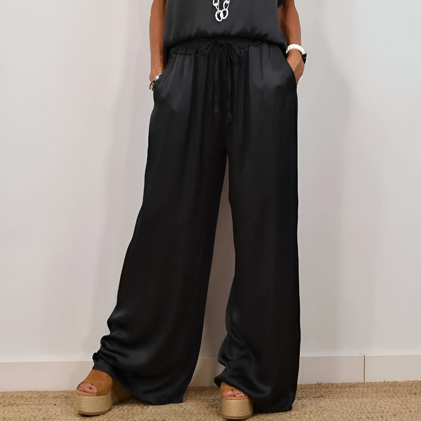 Conjunto satinado de dos piezas con top y pantalón – ZARELLE