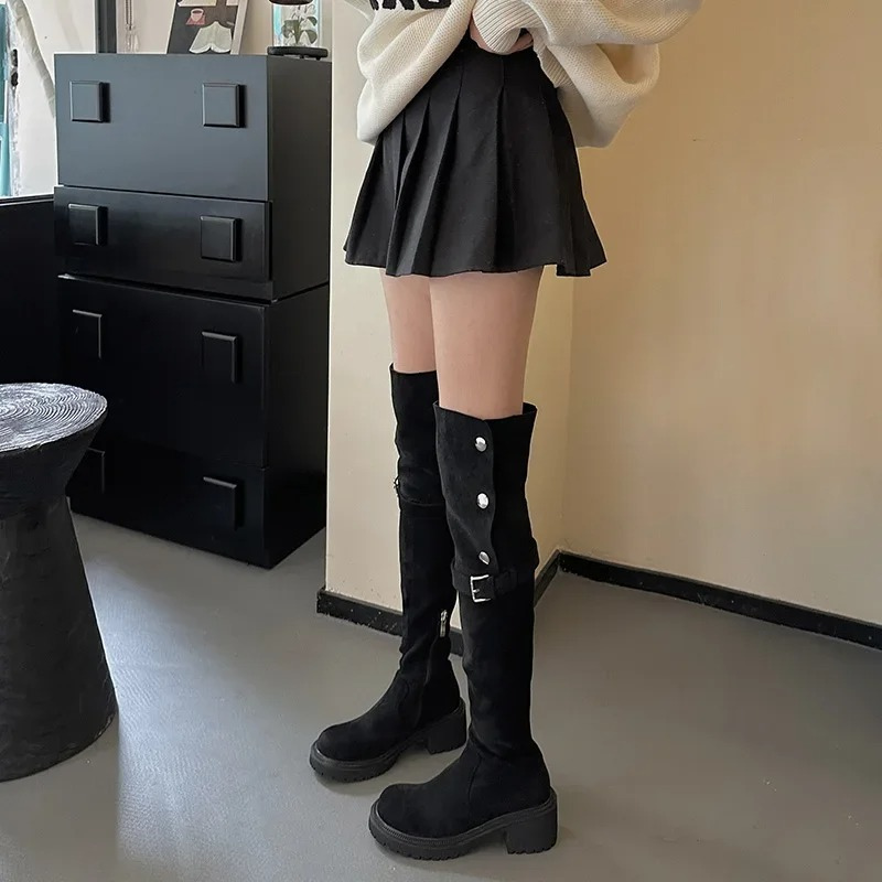 VIOLA - Botas overknee con plataforma y detalles metálicos para mujer
