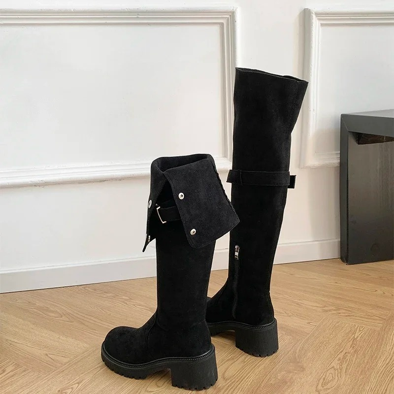VIOLA - Botas overknee con plataforma y detalles metálicos para mujer