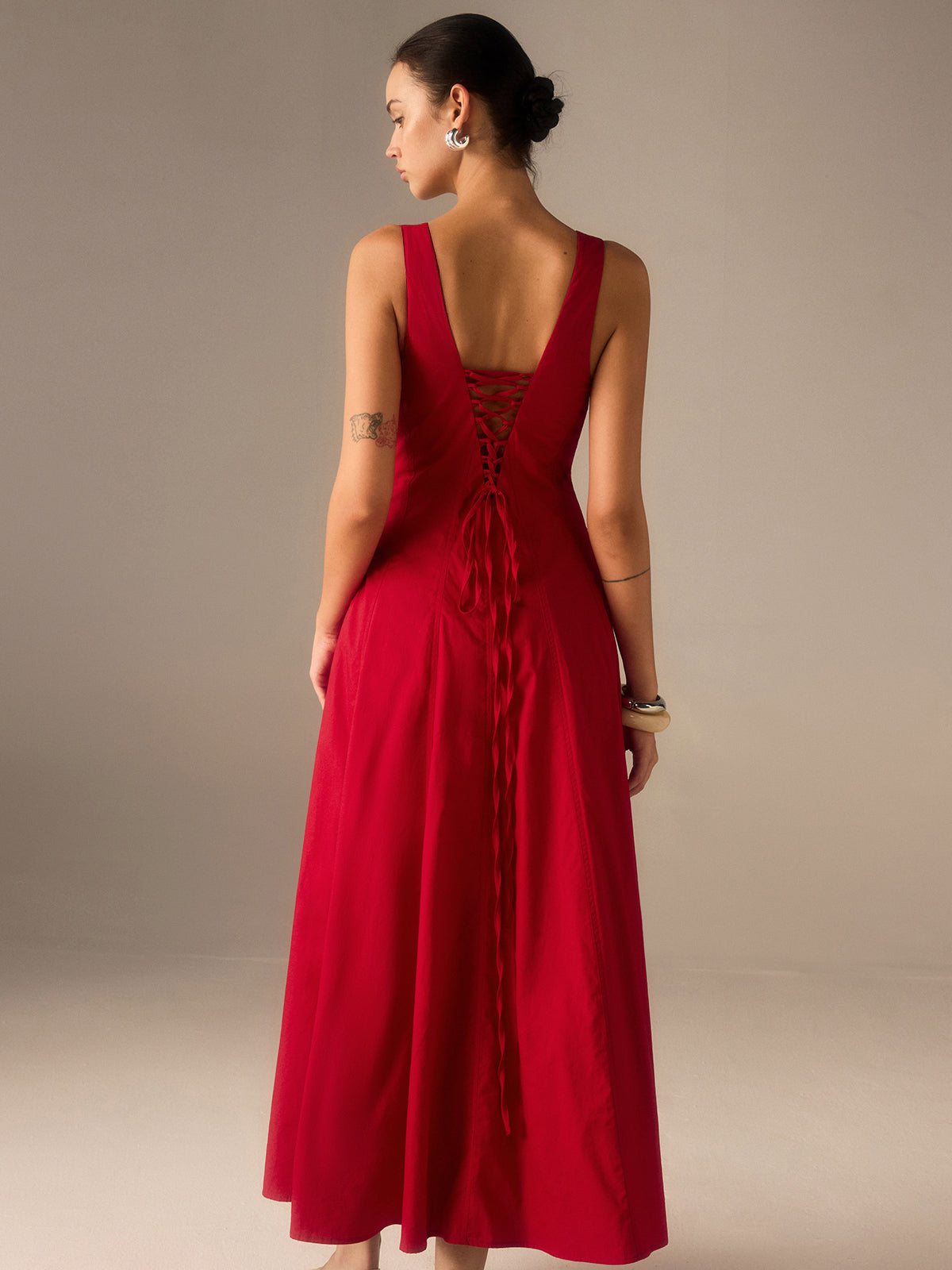 Vestido largo con espalda con cordones – LUMINA