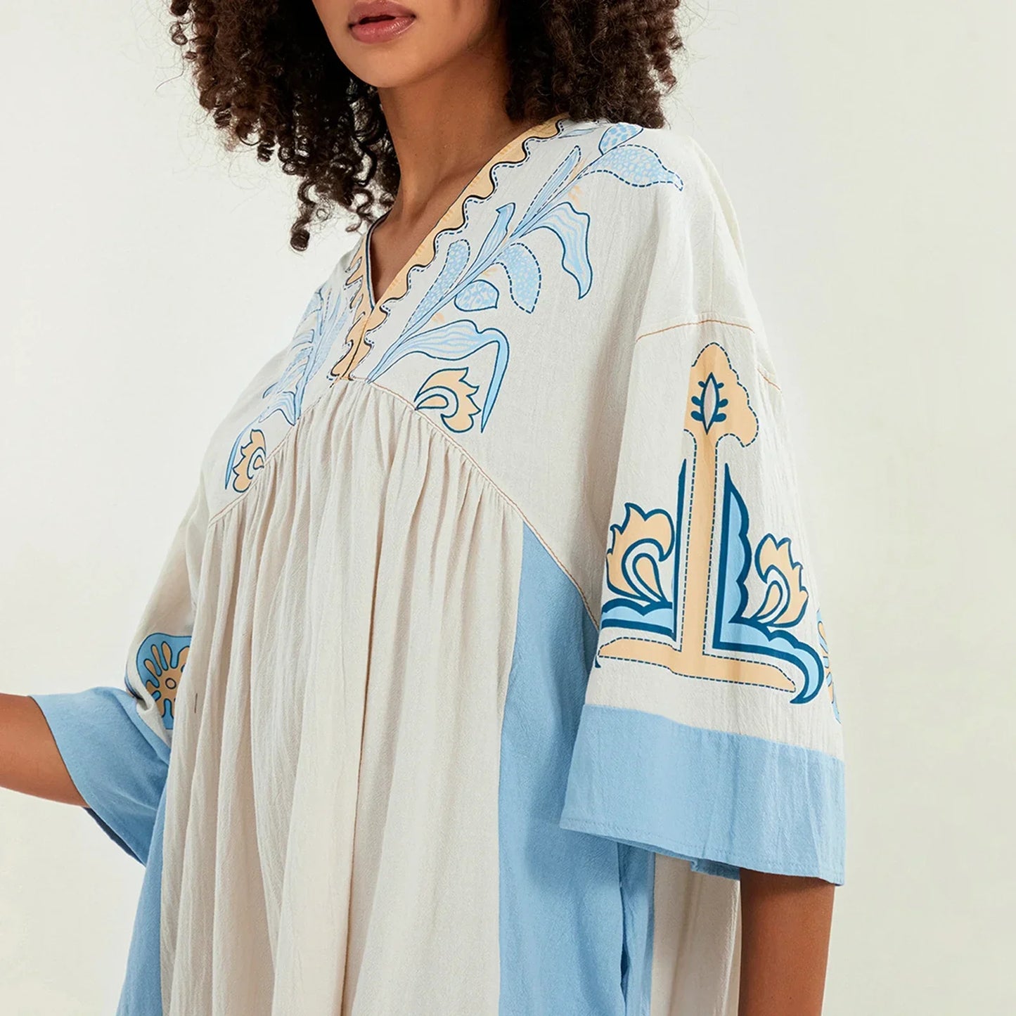 Vestido tipo túnica de mujer con escote en V y bordados decorativos – MABRIELA