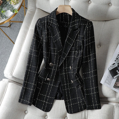 Blazer elegante de mujer con corte entallado y diseño versátil – LUNARA