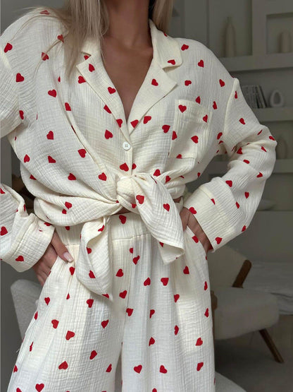Conjunto cómodo para mujer con estampado de corazones – AMÉLY