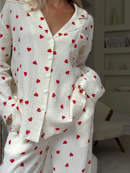Conjunto cómodo para mujer con estampado de corazones – AMÉLY