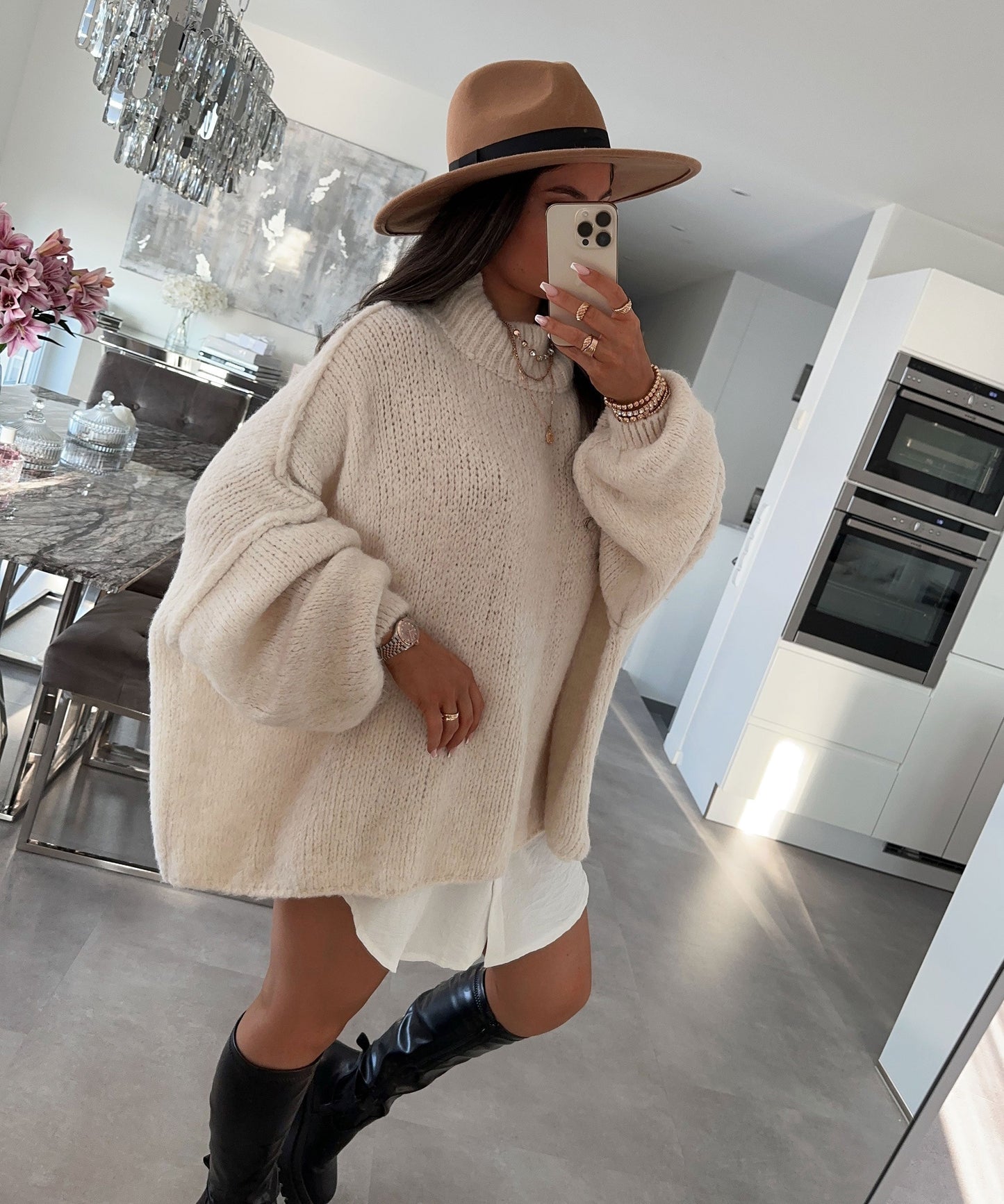 Suéter oversize de mujer en color beige – NATELA