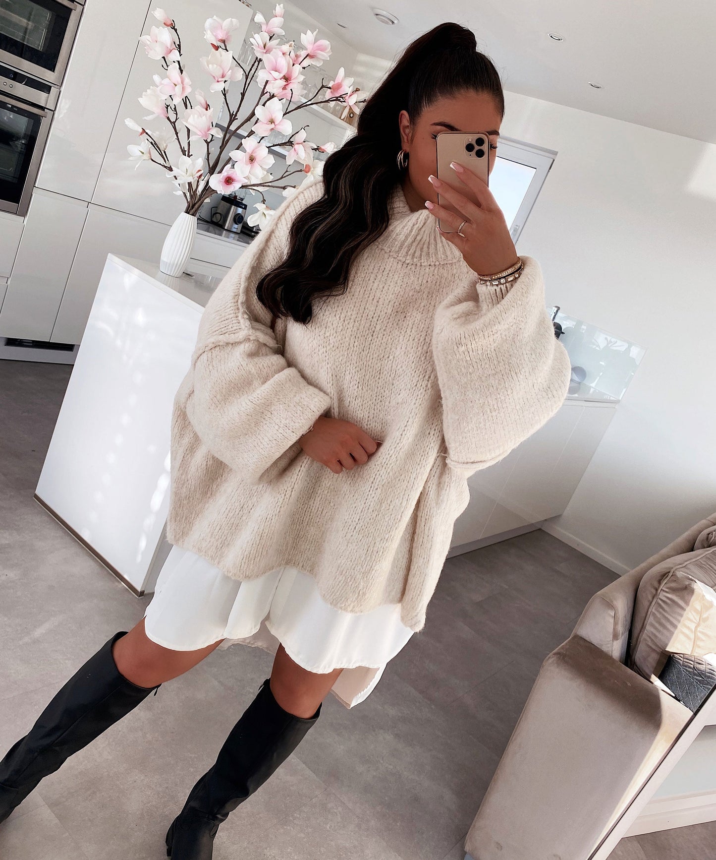 Suéter oversize de mujer en color beige – NATELA