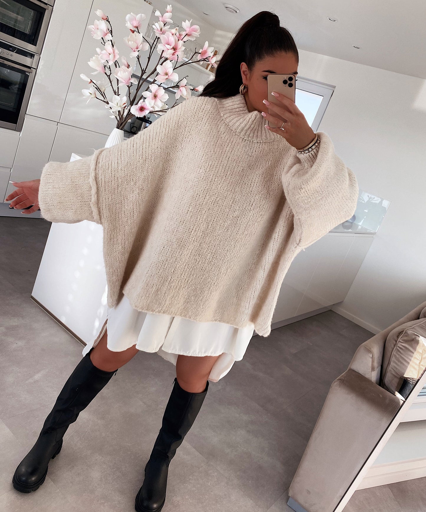 Suéter oversize de mujer en color beige – NATELA