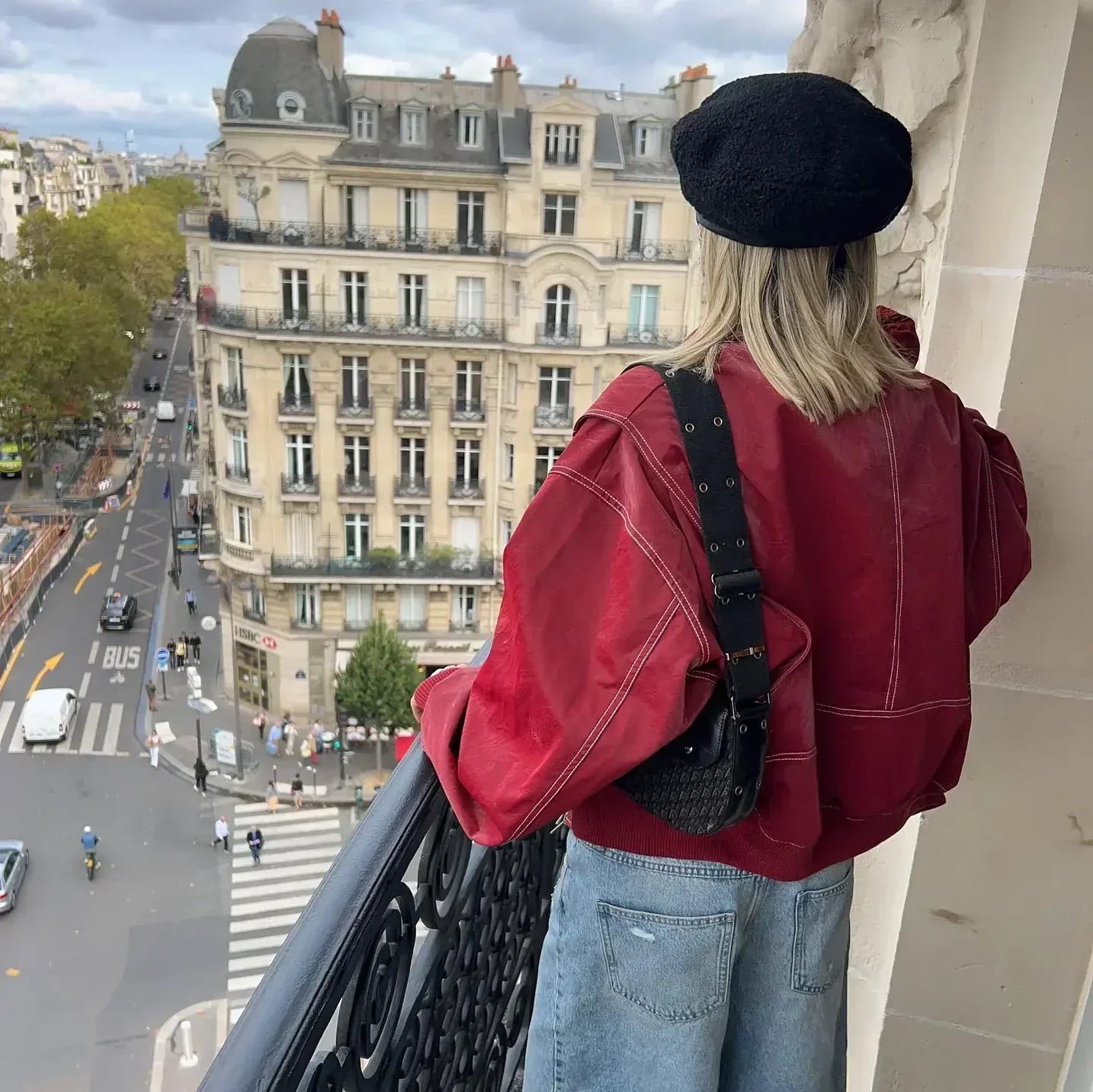 AGNERA – Chaqueta bomber oversize de efecto cuero para mujer con costuras en contraste