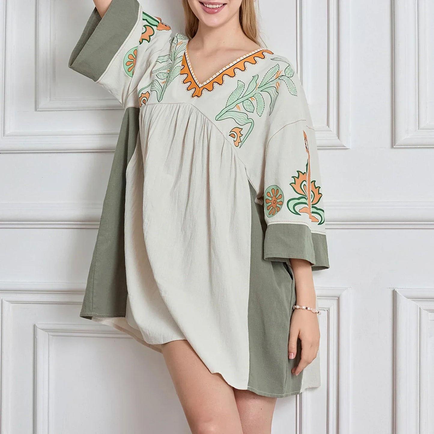 Vestido tipo túnica de mujer con escote en V y bordados decorativos – MABRIELA