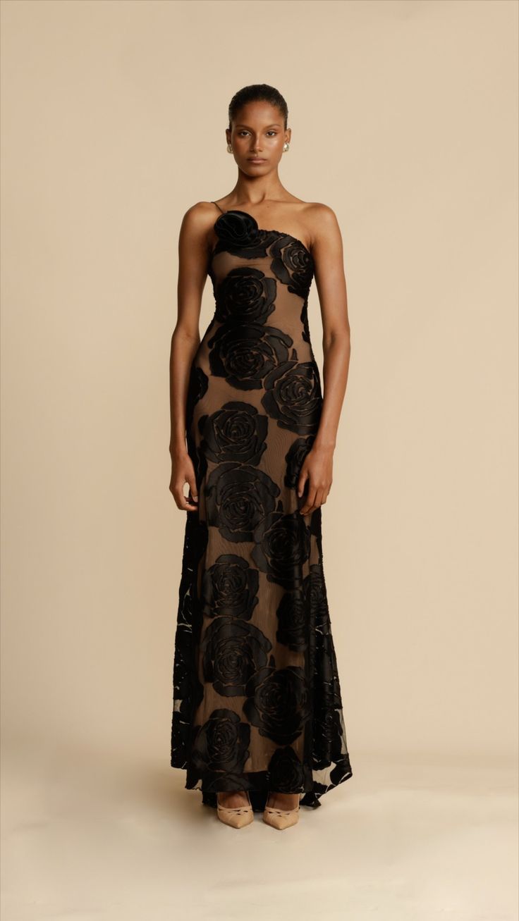 Vestido largo con detalles de volantes y diseño exclusivo – MARCELA