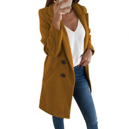 Blazer larga entallada con doble botonadura y solapa clásica – NERIZA