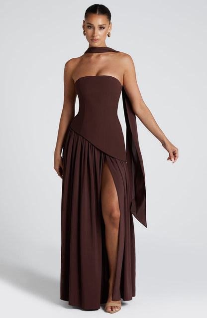 Vestido largo sin mangas con diseño elegante – YARA