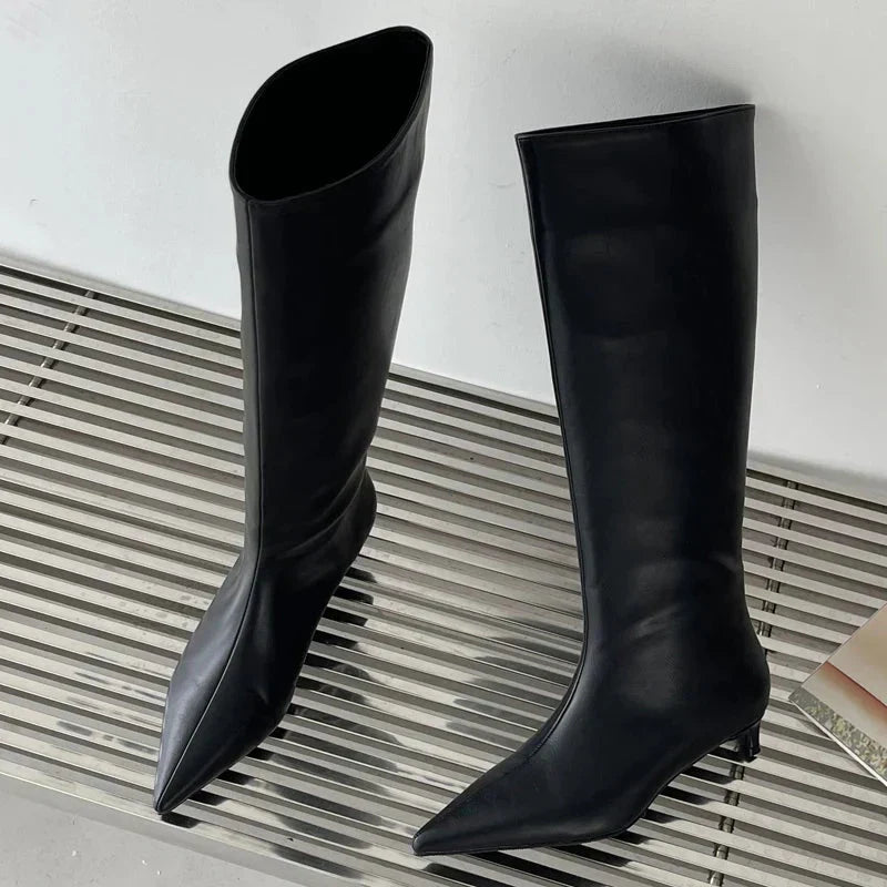 Botas altas sintéticas elegantes para mujer con punta – ADA