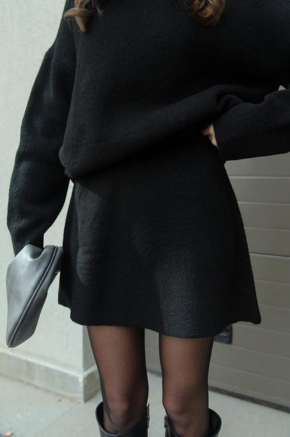 Conjunto de punto: minifalda y jersey oversize para mujer – LARISSA